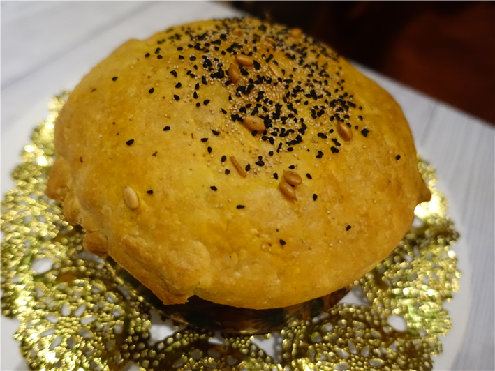 chicken biryani in its pastry case